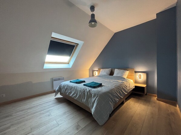 4 chambres, fer et planche à repasser, lit de bébé portatif, Wi-Fi