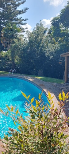 New "Little White Cabin" 2 single beds, Nice ensuite & shower.   Pool & cabana.