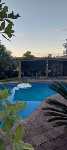 New "Little White Cabin" 2 single beds, Nice ensuite & shower.   Pool & cabana.