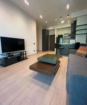 Signature Condo, Non Smoking, Balcony | Living room