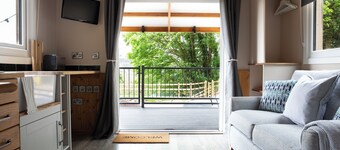 Wildwood quarry retreat, Peaceful private woodland site set in a former quarry