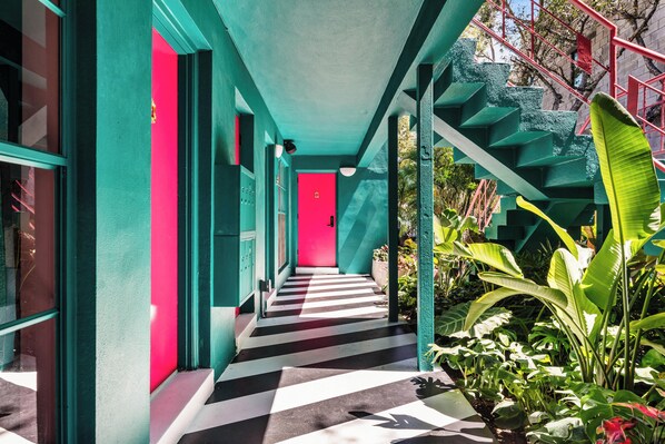 Property grounds - Maximalist Studio on Las Olas (Fort Lauderdale)