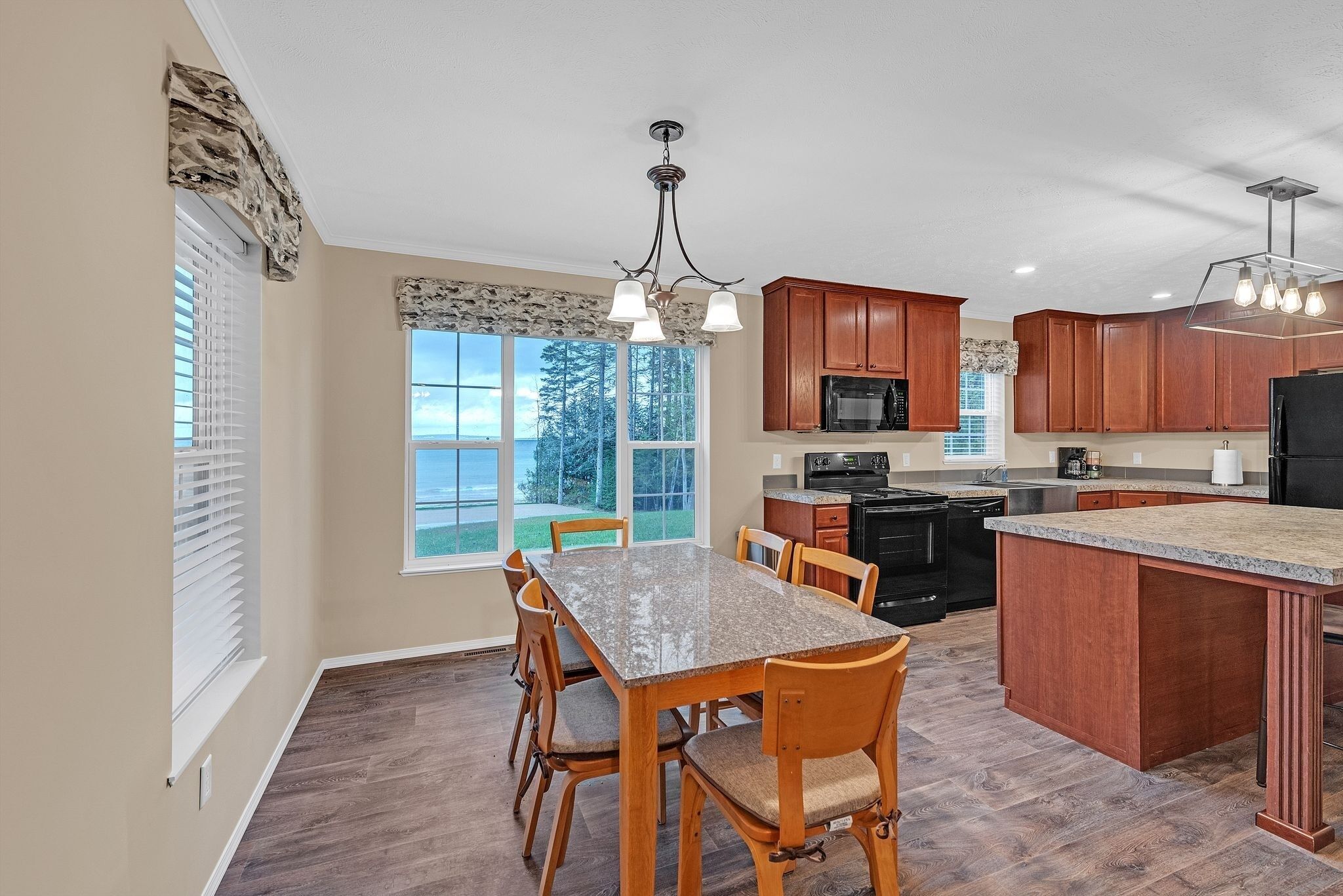 House, 3 Bedrooms | Private kitchen | Fridge, oven, coffee/tea maker, electric kettle