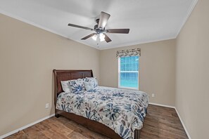 House, 3 Bedrooms - Lakeside Retreat W/ Beach Access & Kayaks 3 Bedroom Home (Cheboygan)