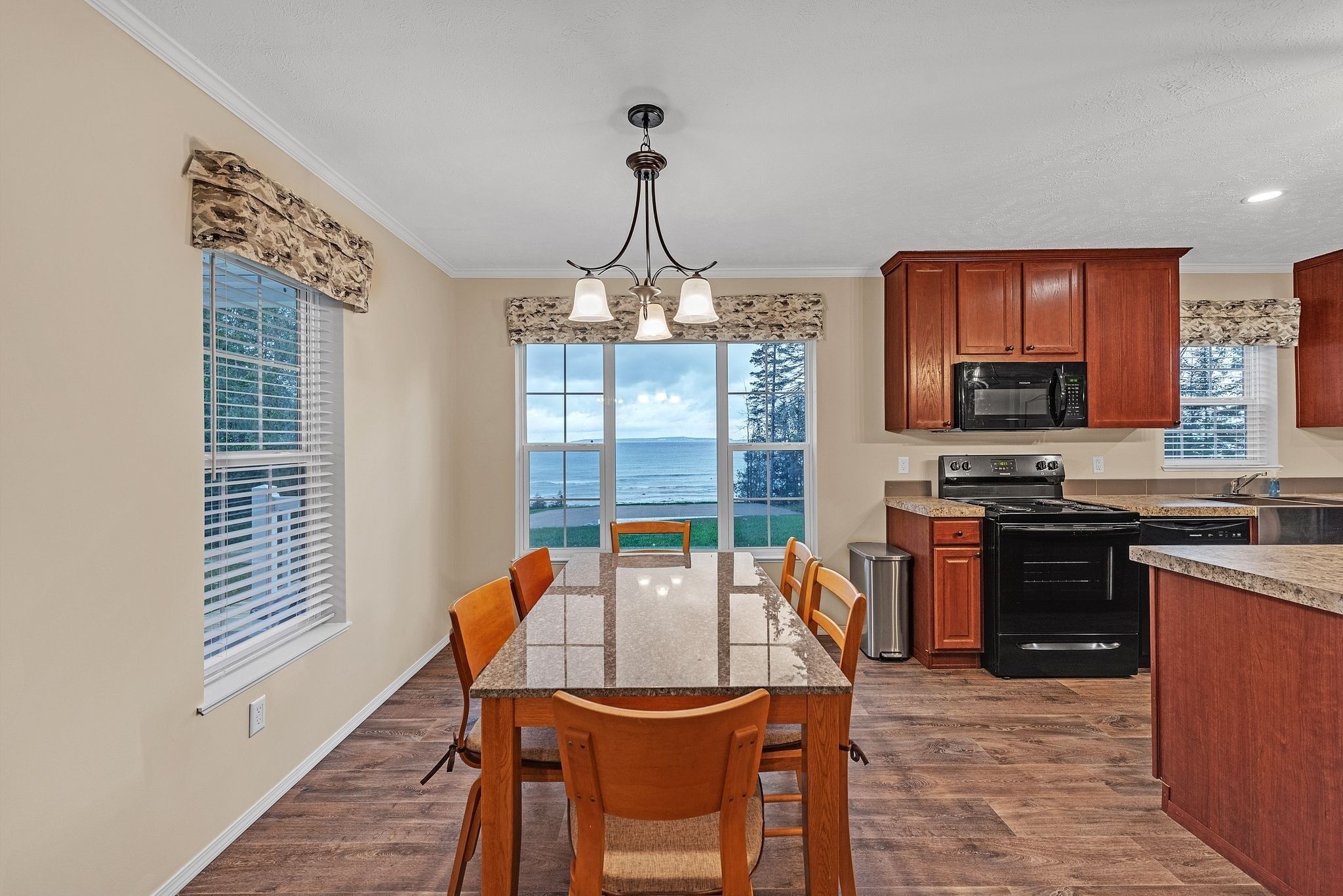 House, 3 Bedrooms | Private kitchen | Fridge, oven, coffee/tea maker, electric kettle