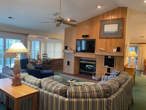 Smart-TV, peis og DVD-spiller