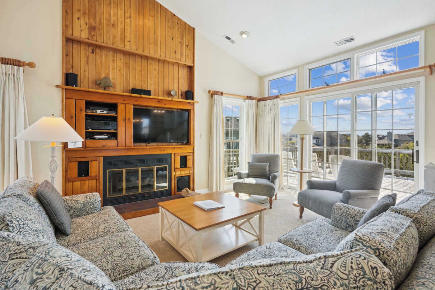 Télévision, cheminée