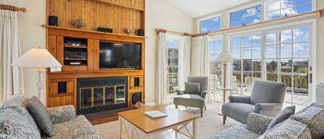 TV, fireplace