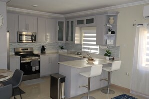Fridge, microwave, oven, stovetop - Island Vybz Villas Lancewood Meadows Ocho Rios Jamaica (Ocho Rios)