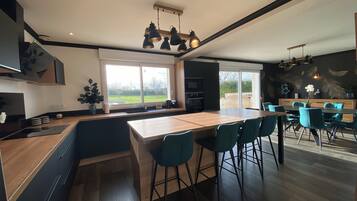 KĂŒhlschrank, Mikrowelle, Ofen, Herdplatte