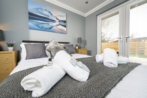 1 bedroom, iron/ironing board, free WiFi, bed sheets - Heather Cottage is perfect for a romantic break in the Highlands. (Aviemore)