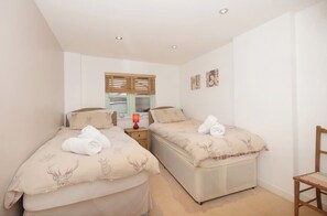 2 bedrooms, iron/ironing board, bed sheets