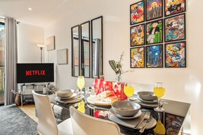 Dining - The City Suite- 2 Bedroom Blissful Apartment in Leicester City Centre (Leicester)