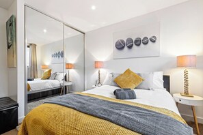 2 bedrooms, iron/ironing board, WiFi, bed sheets - The City Suite- 2 Bedroom Blissful Apartment in Leicester City Centre (Leicester)