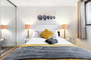 2 bedrooms, iron/ironing board, WiFi, bed sheets - The City Suite- 2 Bedroom Blissful Apartment in Leicester City Centre (Leicester)
