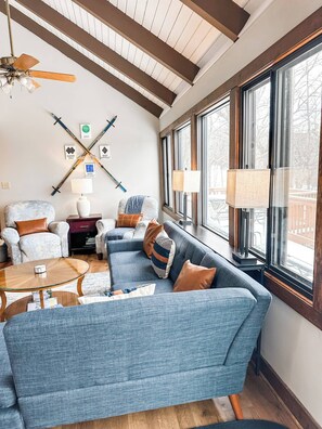 TV, fireplace, offices - The Distinguished Squirrel Chalet walking distance (Wintergreen Resort)