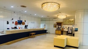A hotel lobby with a reception desk, a chandelier, a clock, and a seating area. - Hotel Tetora Resort Shizuoka Yaizu (Yaizu)