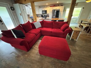 Älytelevisio, pöytäjalkapallopöytä, kirjoja