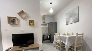 Apartment, 2 Schlafzimmer, barrierefrei, Balkon | Esszimmer