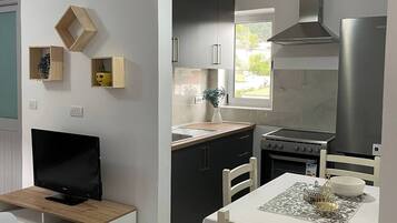 Apartment, 2 Bedrooms, Accessible, Balcony | Dining room