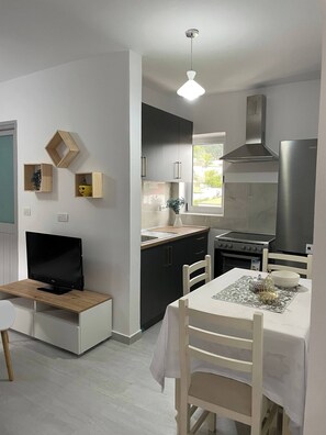 Huoneisto, 2 makuuhuonetta, esteetön, parveke | Ruokasali