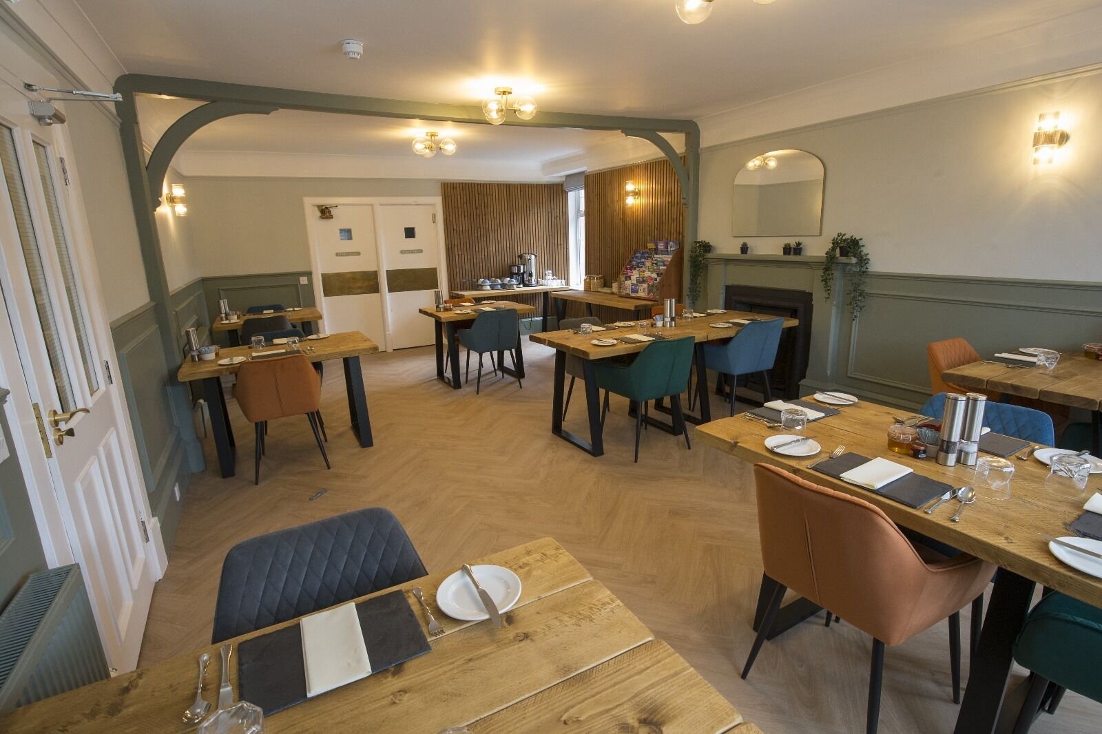 Full breakfast on weekends (GBP 13.50 per person)