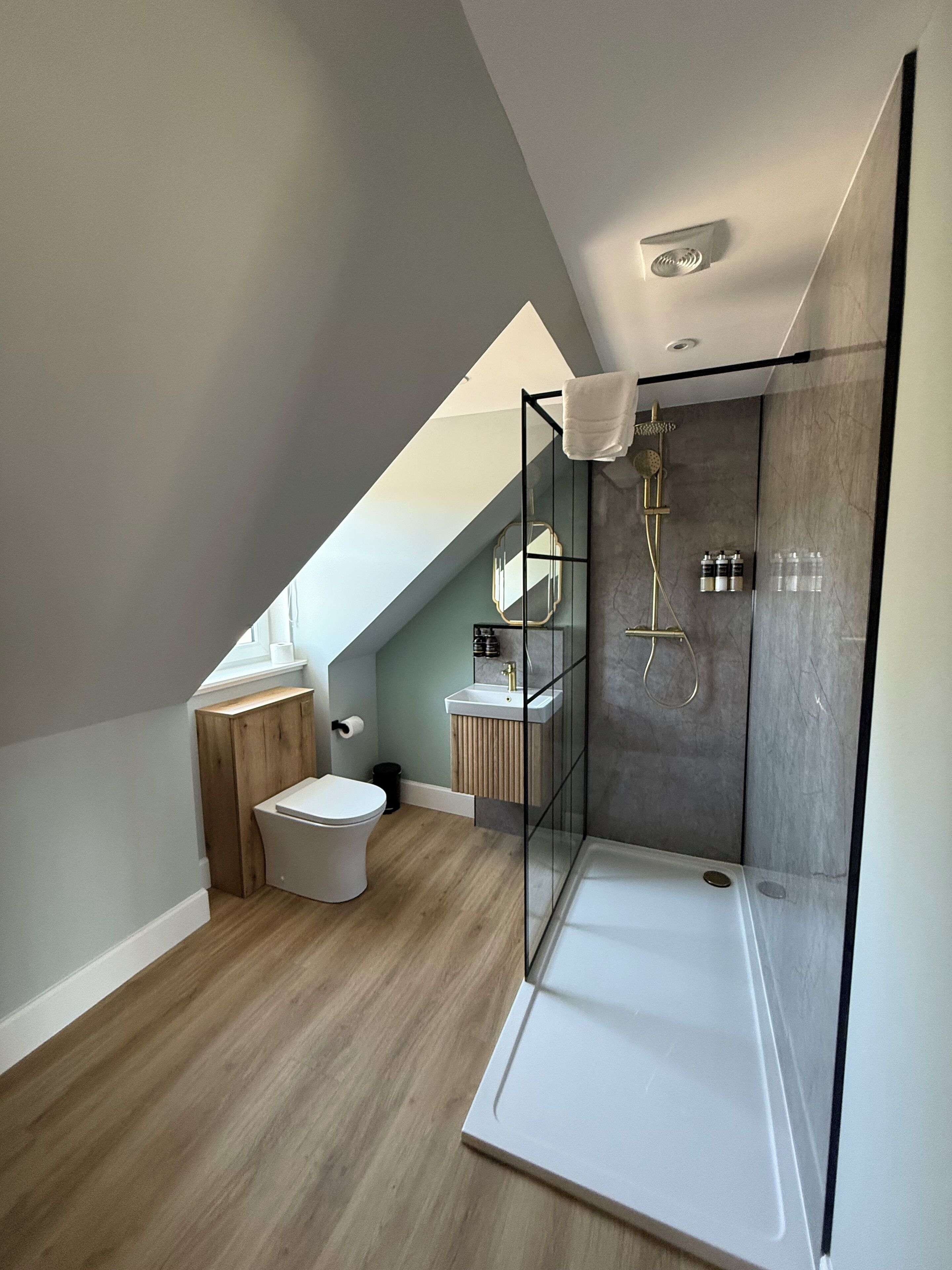 Family Quadruple Room | Bathroom | Shower, free toiletries, hair dryer, towels