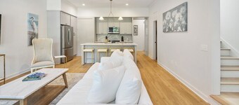 3 Charming Townhomes for Big Groups-Pool,Walk to Beach, WIFI