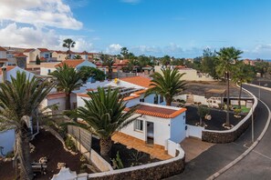 Exterior - La Tabaiba: Holiday home - 10 min. to the surf beach (La Pared)