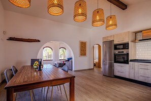 Dining - La Tabaiba: Holiday home - 10 min. to the surf beach (La Pared)