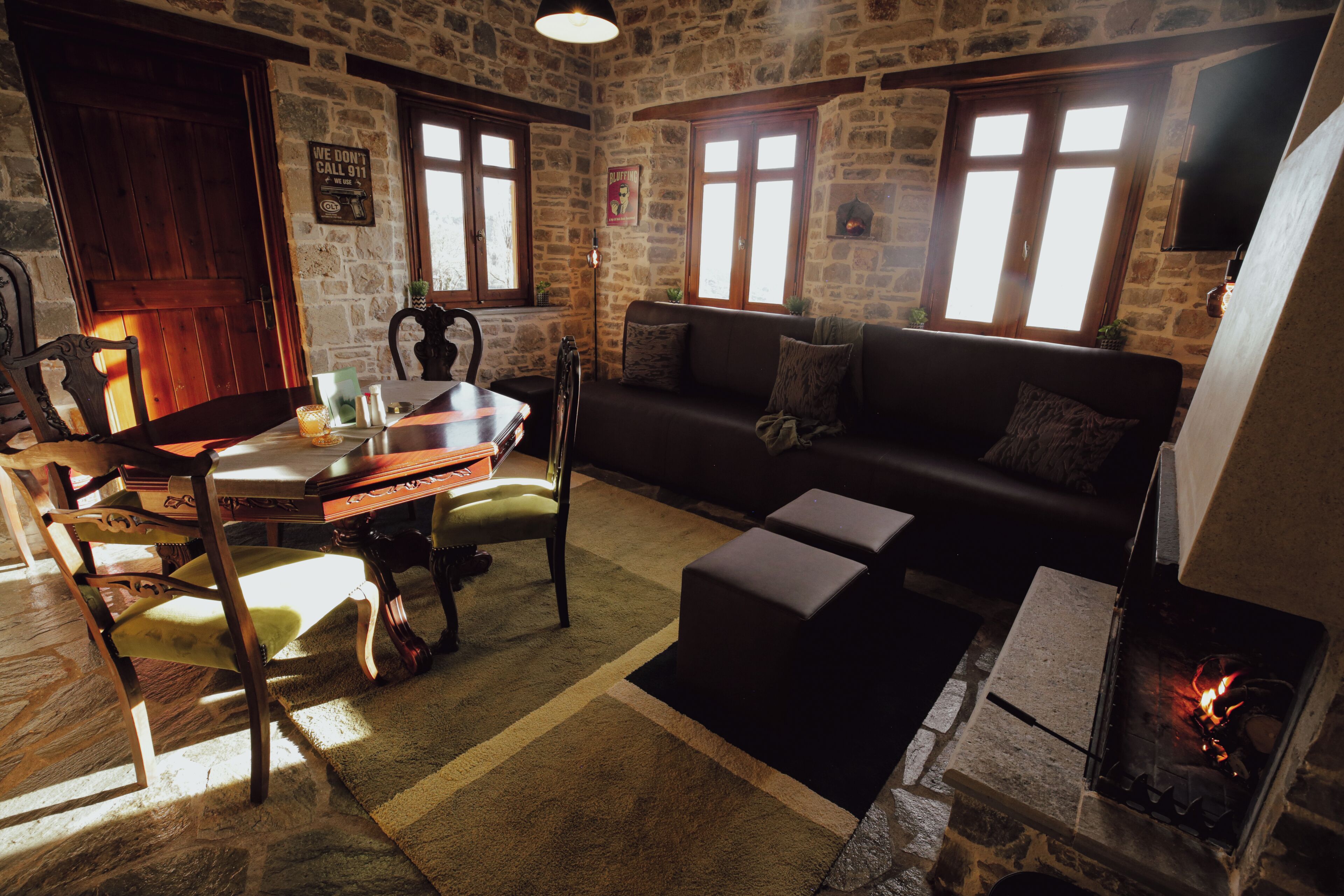 20 インチの薄型テレビ (デジタル放送視聴可)