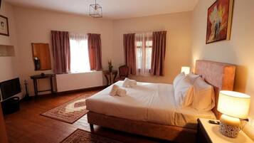 In-room safe, soundproofing, free WiFi, bed sheets