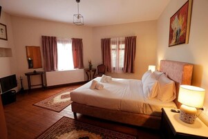 Deluxe Triple Room | In-room safe, soundproofing, free WiFi, bed sheets