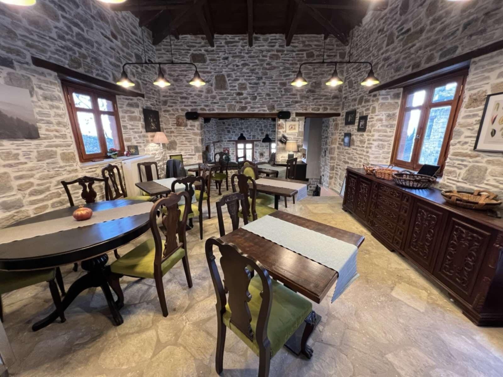 20–tuumainen taulutelevisio, jossa digitaalikanavat