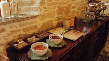 Free daily buffet breakfast