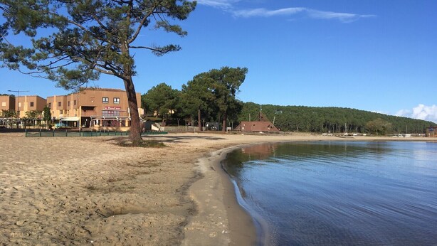 A beach with a building labeled 'le Bord de la Mer' and a calm body of water. - 4CH villa with pergola, swimming pool located 4km from Lac CARCANS and 9km from the Ocean (Carcans)