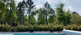 4CH villa with pergola, swimming pool located 4km from Lac CARCANS and 9km from the Ocean