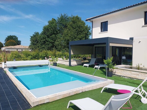 Piscine couverte, piscine extérieure