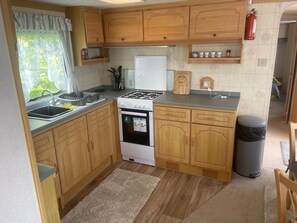 Chalet | Dapur pribadi | Lemari es, microwave, oven, dan kompor