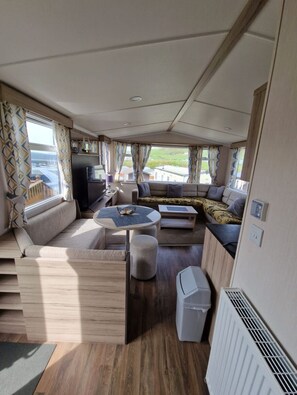 Cabin | Living area