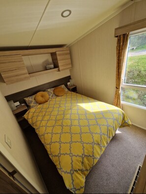 2 bedrooms, free WiFi, bed sheets - Modern Sea Viev Pet Friendly 2-bed Static Caravan (Aberystwyth)