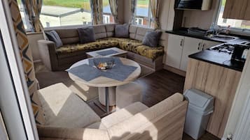 Cabin | Living area