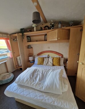 Chalet | 2 bedrooms, free WiFi, bed sheets - Lovley Sea Viev 2 Bedroom Caravan in Clarach Bay (Aberystwyth)