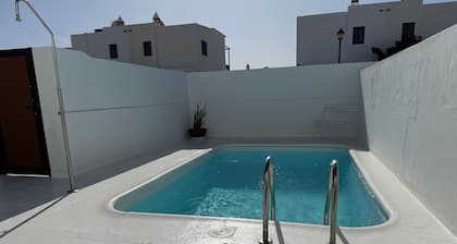 Room with independent pool