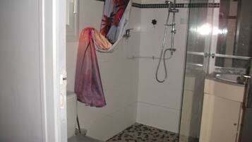 Douche, sĂšche-cheveux