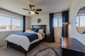 4 habitaciones, escritorio, tabla de planchar con plancha y wifi 