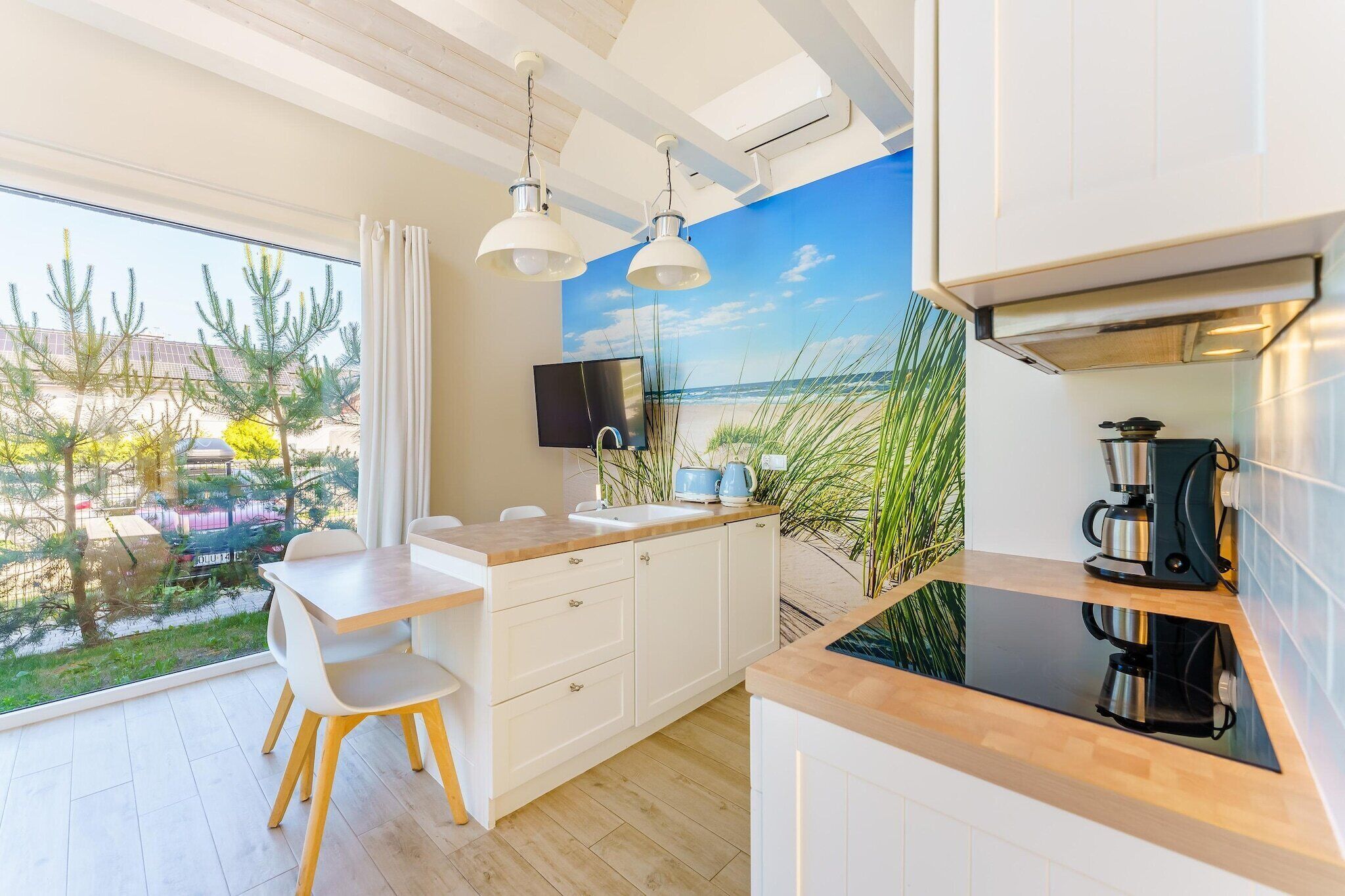 Réfrigérateur, micro-ondes, plaque de cuisson, lave-vaisselle