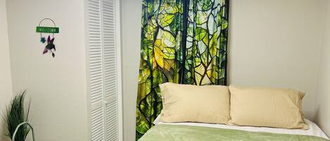 4 bedrooms, desk, iron/ironing board, free WiFi