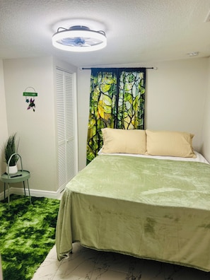 4 chambres, bureau, fer et planche à repasser, accès au Wi-Fi (inclus)