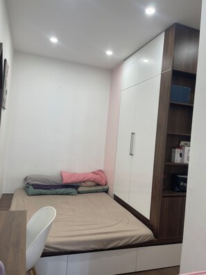 2 bedrooms, iron/ironing board, WiFi
